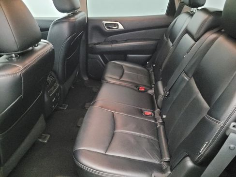 Used 2019 Nissan Pathfinder SL image 18