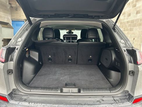 Used 2020 Jeep Cherokee Limited image 24