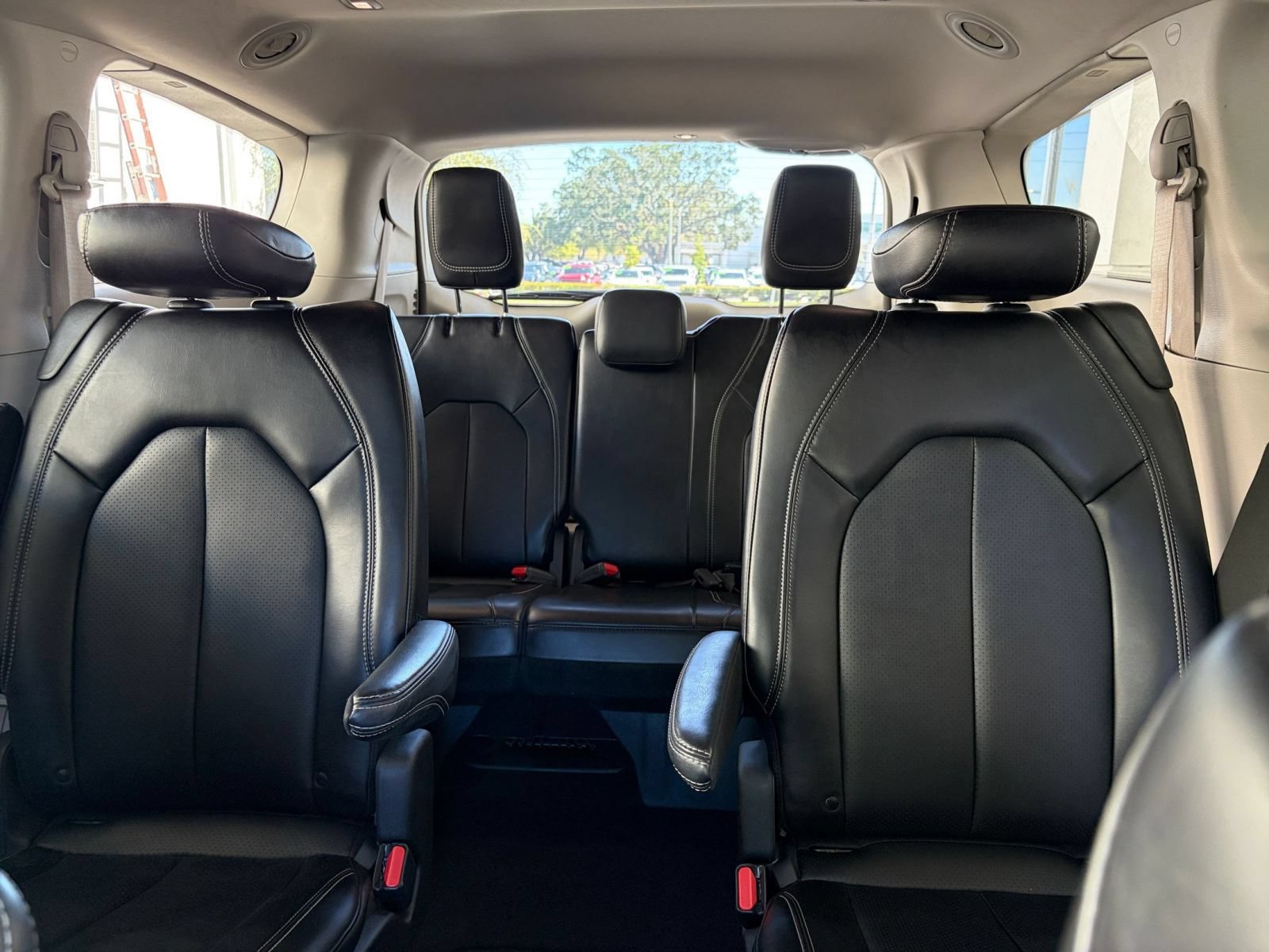 Used 2024 Chrysler Pacifica Touring-L FWD image 39