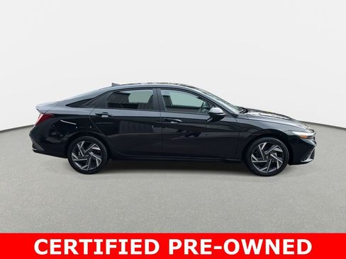 Used 2025 Hyundai Elantra SEL FWD image 4