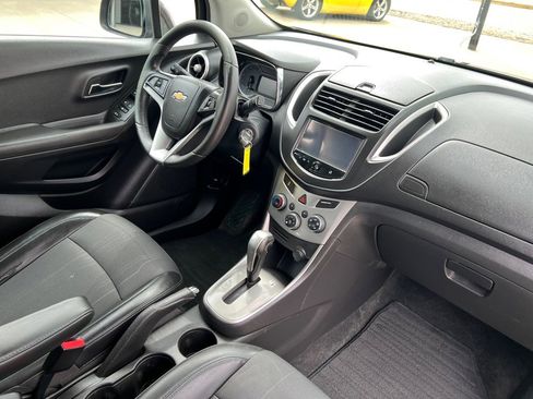 Used 2016 Chevrolet Trax LT w/ LT Convenience Package AWD/4WD image 12