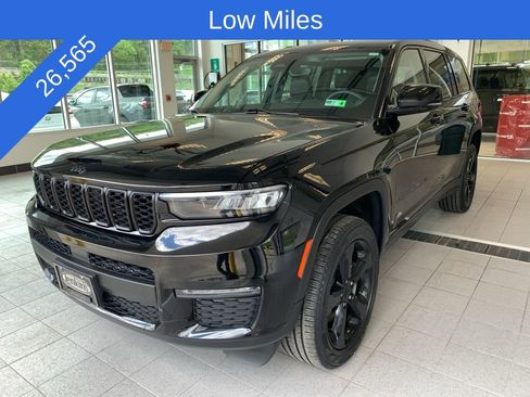 Used 2023 Jeep Grand Cherokee L Limited w/ Black Appearance Package AWD/4WD image 2