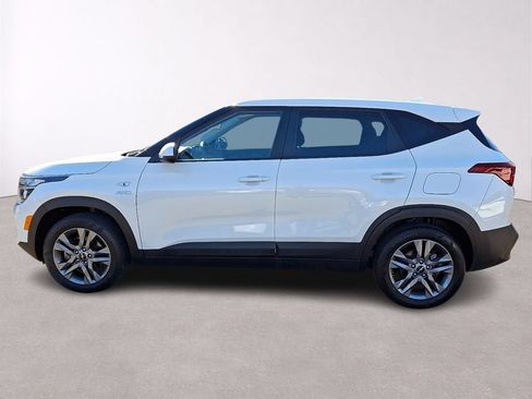 Used 2023 Kia Seltos LX AWD/4WD image 4