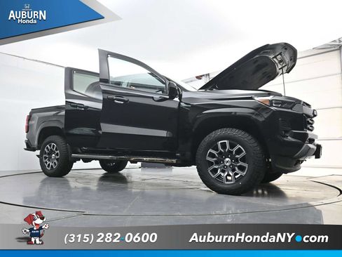 Used 2023 Chevrolet Colorado Z71 w/ Z71 Convenience Package 2 AWD/4WD image 31