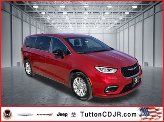 New 2026 Chrysler Pacifica Select video 1