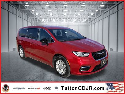 New 2026 Chrysler Pacifica Select