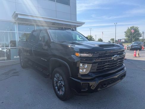 Used 2024 Chevrolet Silverado 2500 Custom w/ Custom Value Package AWD/4WD image 2
