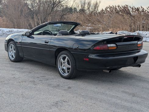Used 2001 Chevrolet Camaro Z28 w/ SS Performance/Appearance Pkg image 29