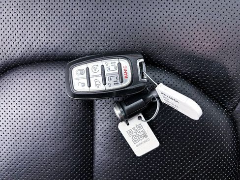 Used 2020 Chrysler Pacifica Limited w/ Advanced Safetytec Group FWD image 31