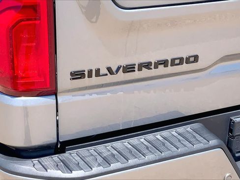 Used 2024 Chevrolet Silverado 1500 High Country w/ High Country Premium Package AWD/4WD image 10