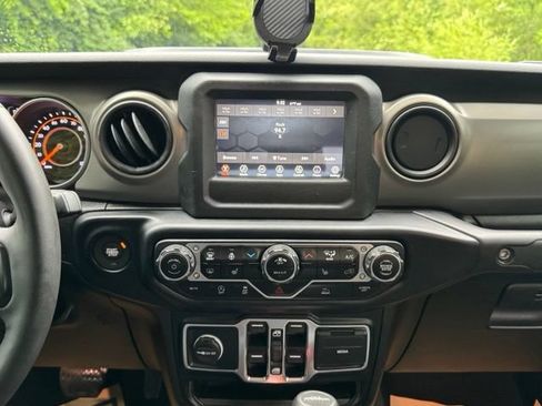Used 2023 Jeep Gladiator Sport AWD/4WD image 26