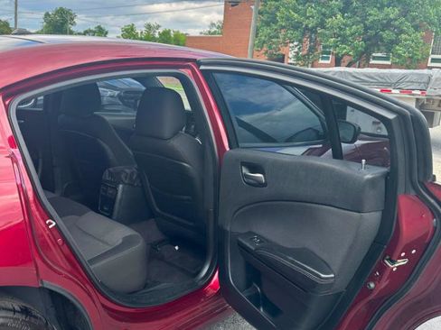 Used 2018 Dodge Charger SXT w/ Blacktop Package RWD image 17