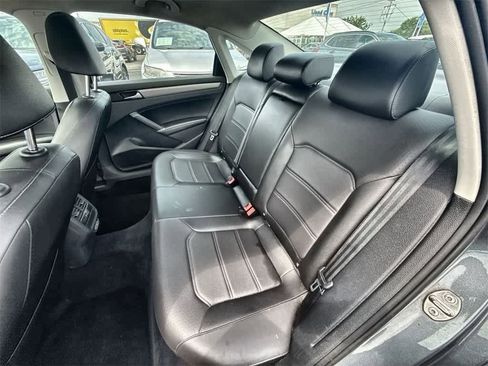 Used 2022 Volkswagen Passat 2.0T SE image 18