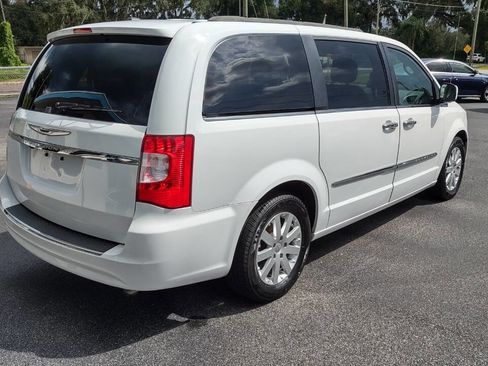 Used 2015 Chrysler Town & Country Touring w/ Driver Convenience Group image 4