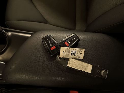 Used 2019 Toyota Camry LE w/ Convenience Package FWD image 30