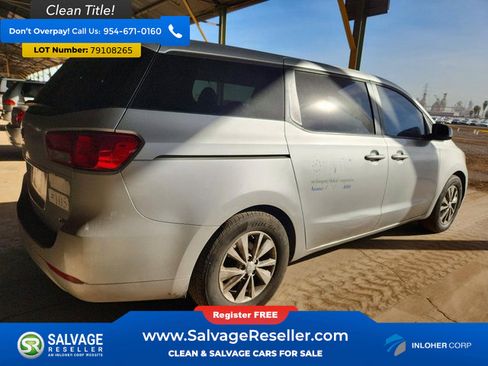 Used 2017 Kia Sedona LX image 4
