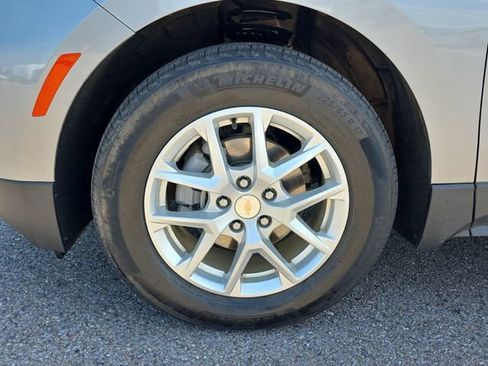 Used 2023 Chevrolet Equinox LT FWD image 9