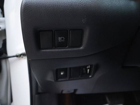Used 2019 Toyota C-HR XLE FWD image 11