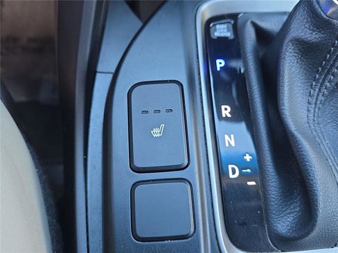 Used 2018 Hyundai Santa Fe Sport image 22