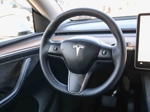 Used 2023 Tesla Model Y Long Range AWD/4WD image 15