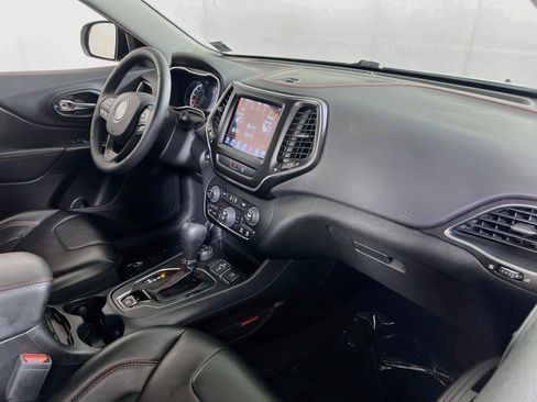 Used 2022 Jeep Cherokee Trailhawk w/ Comfort/Convenience Group AWD/4WD image 27