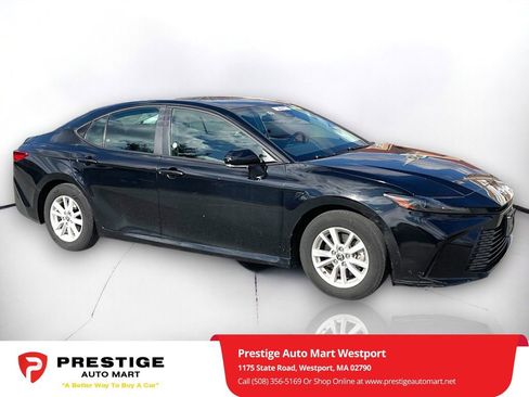 Used 2025 Toyota Camry LE image 1