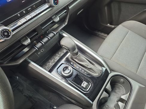 Used 2024 Chevrolet Colorado Trail Boss w/ Technology Package AWD/4WD image 13