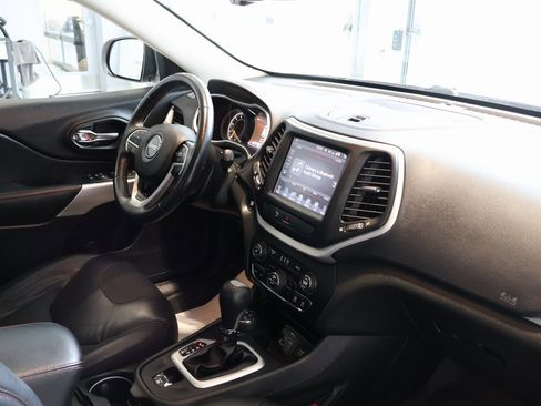 Used 2018 Jeep Cherokee Trailhawk w/ Comfort/Convenience Group image 37