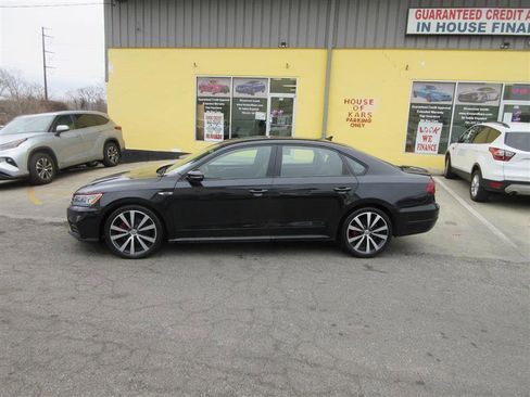 Used 2018 Volkswagen Passat 3.6 image 2