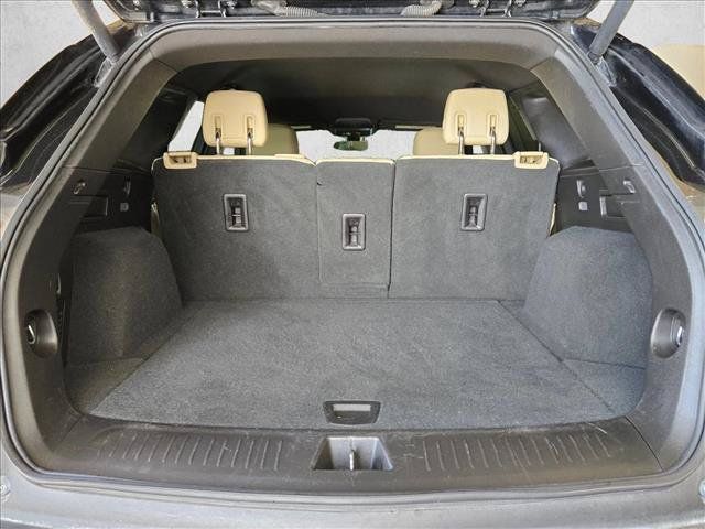 Used 2018 Cadillac XT5 FWD image 17