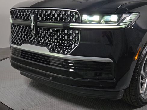 New 2026 Lincoln Navigator L Premier AWD/4WD image 10