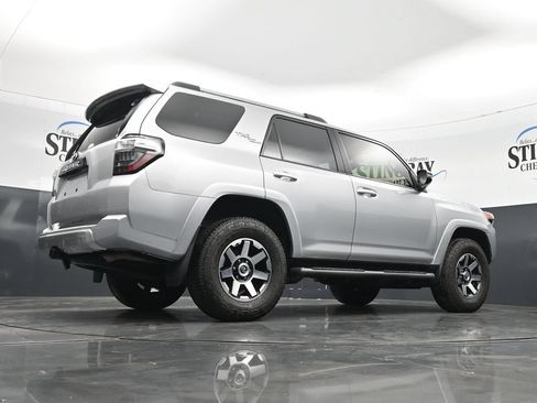 Used 2018 Toyota 4Runner TRD Off-Road Premium AWD/4WD image 32