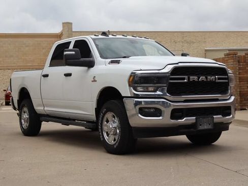 Used 2024 RAM 2500 Tradesman w/ Chrome Appearance Group AWD/4WD image 2