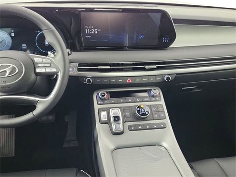 Certified 2025 Hyundai Palisade SEL image 18