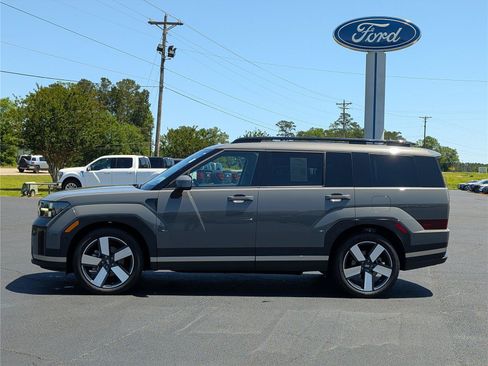 Used 2025 Hyundai Santa Fe Limited FWD image 2