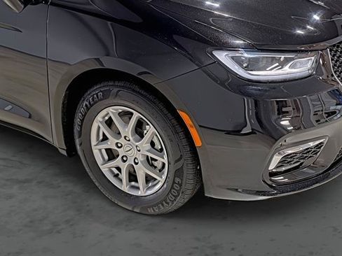 Used 2024 Chrysler Pacifica Touring-L FWD image 15