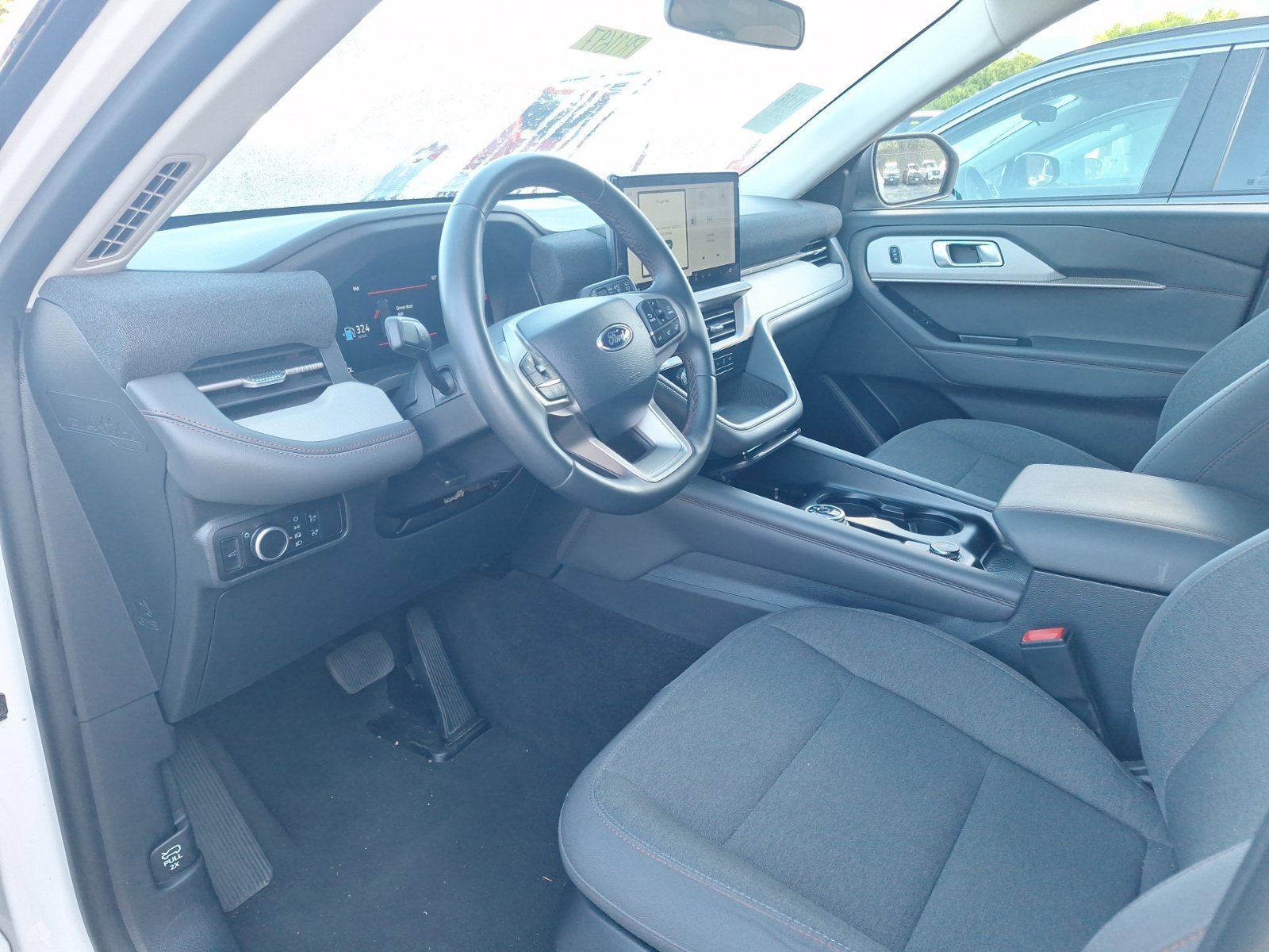 Used 2025 Ford Explorer Active RWD image 10
