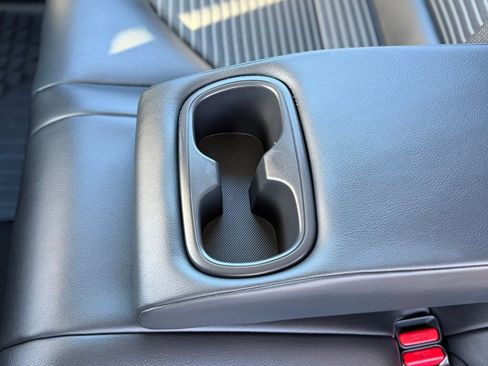 Used 2022 Toyota Camry SE image 9