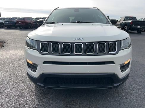 Used 2019 Jeep Compass Sport image 2