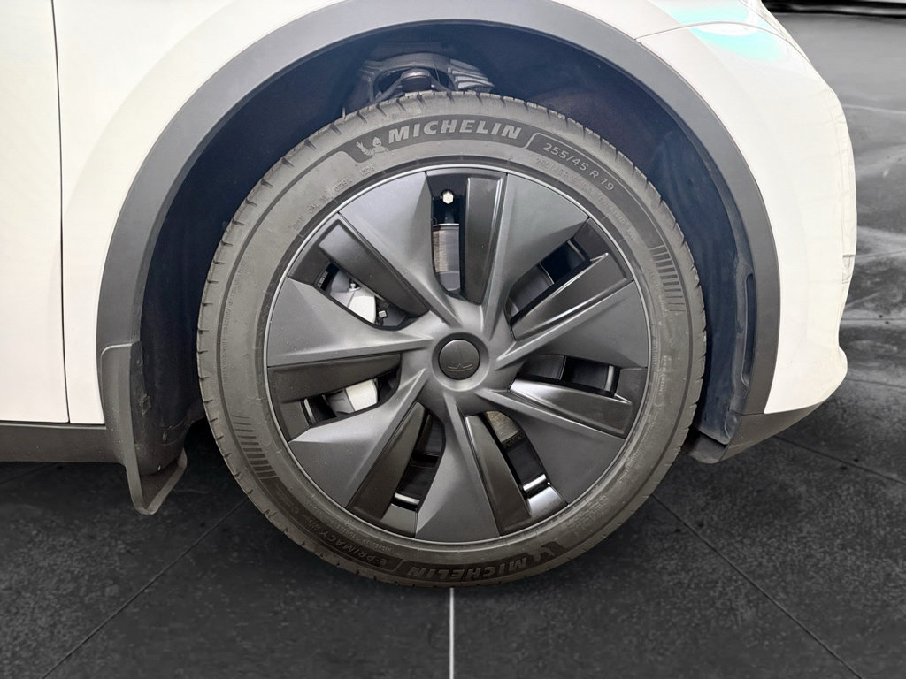 Used 2024 Tesla Model Y Long Range AWD/4WD image 33