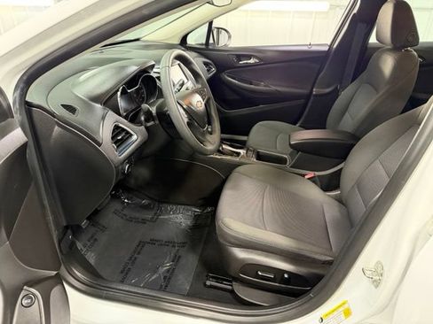 Used 2017 Chevrolet Cruze LT w/ Convenience Package FWD image 11