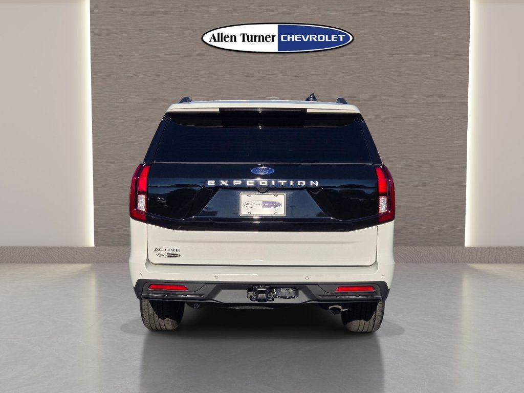 Used 2026 Ford Expedition Active RWD image 7