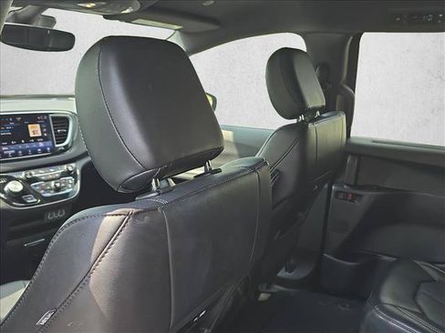 Used 2025 Chrysler Pacifica Select FWD image 17