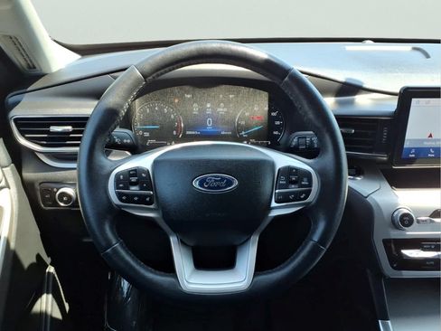 Used 2023 Ford Explorer XLT w/ Equipment Group 202A AWD/4WD image 18