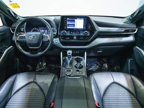 Used 2022 Toyota Highlander XSE AWD/4WD image 13