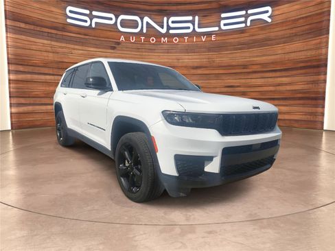 Used 2024 Jeep Grand Cherokee L Altitude image 9