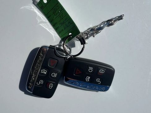 Used 2015 Jaguar XJ image 30