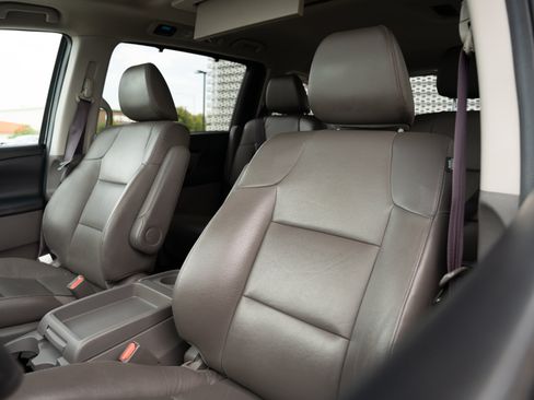 Used 2013 Honda Odyssey Touring image 19