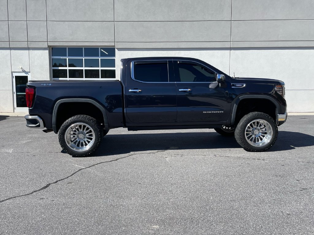 Used 2022 GMC Sierra 1500 SLT w/ SLT Premium Plus Package AWD/4WD image 3