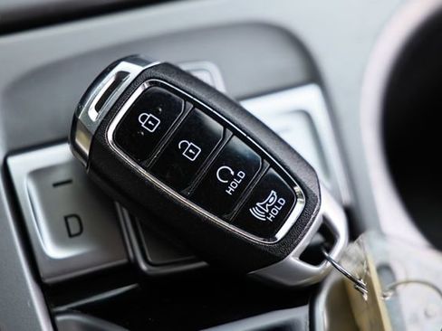 Used 2023 Hyundai Kona SE FWD image 14
